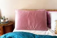Silk Pillowcase Guide: 7 Editor-Tested Picks for Cool, Hair-Friendly Sleep